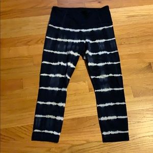 Athleta size S tie dye Capri pants
